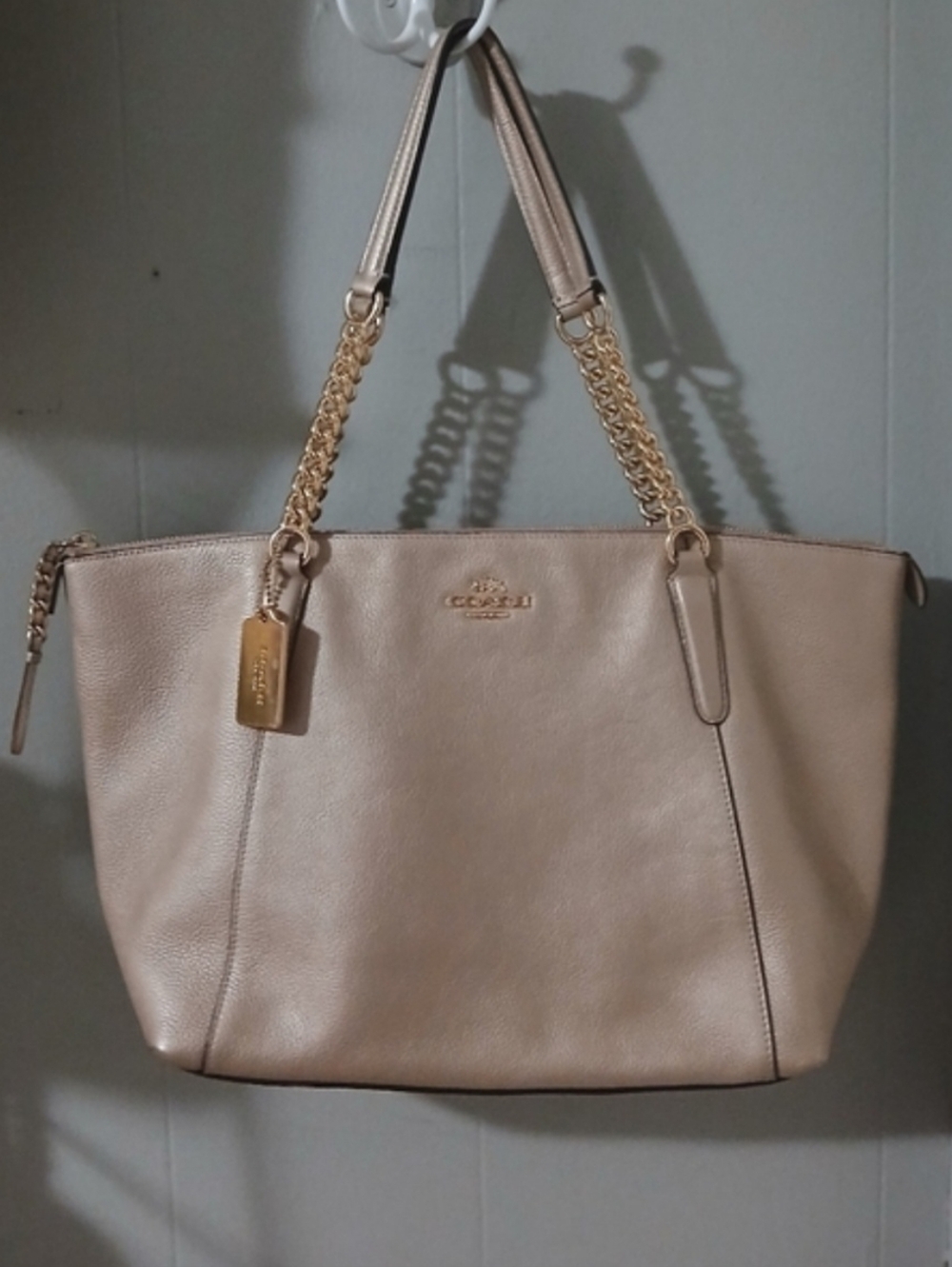 Coach Women's Leather Tote Bag in Taupe with Gold Chain It Was 300 New!!